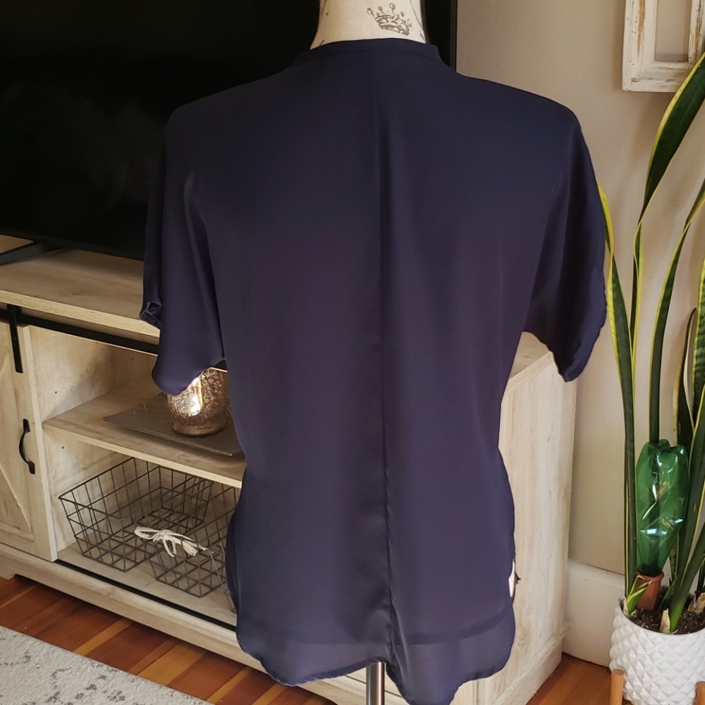 Keyhole blouse - Picture 2 of 4